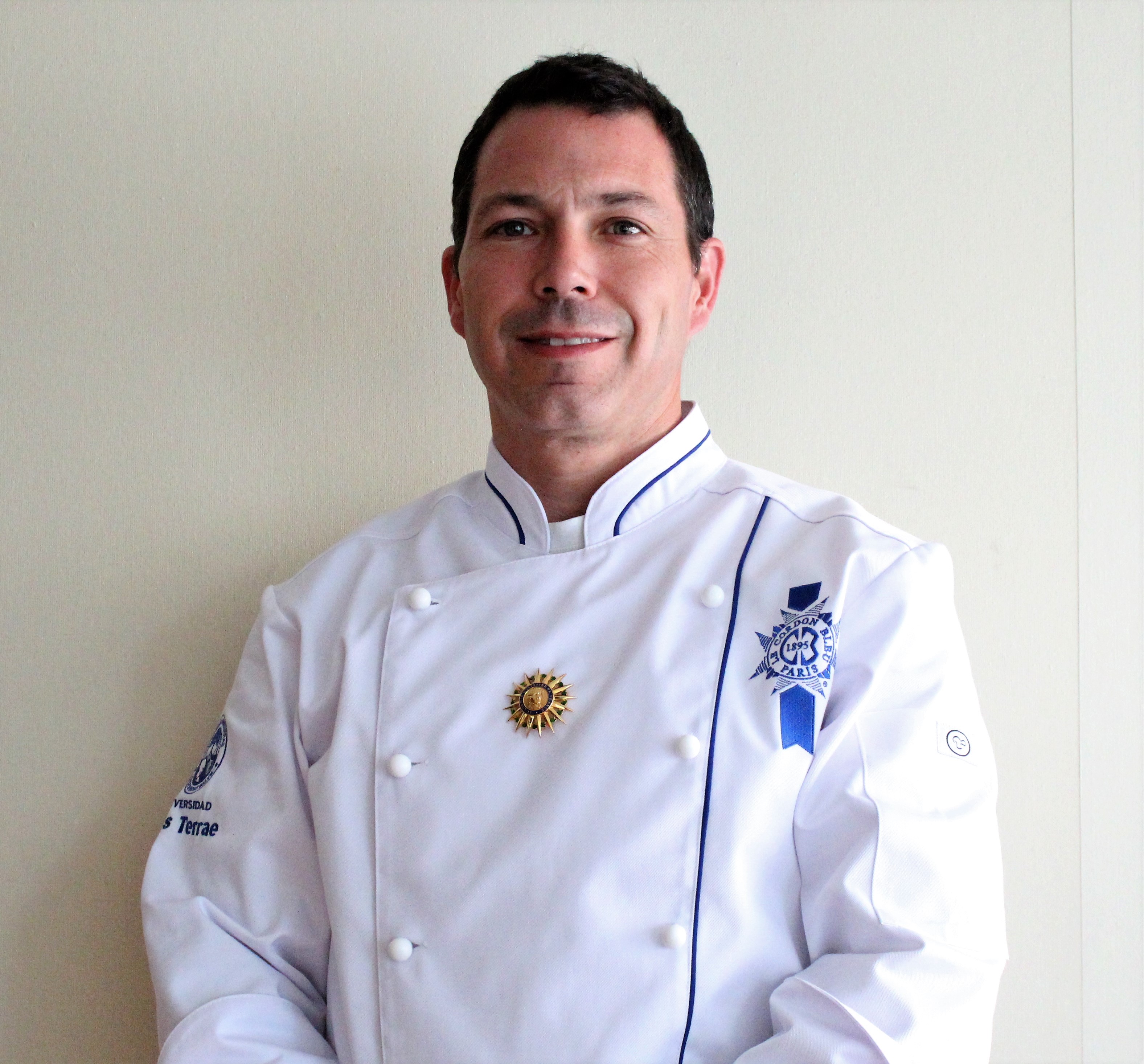 TOMAS CUMSILLEChef Ejecutivo Escuela Artes Culinarias